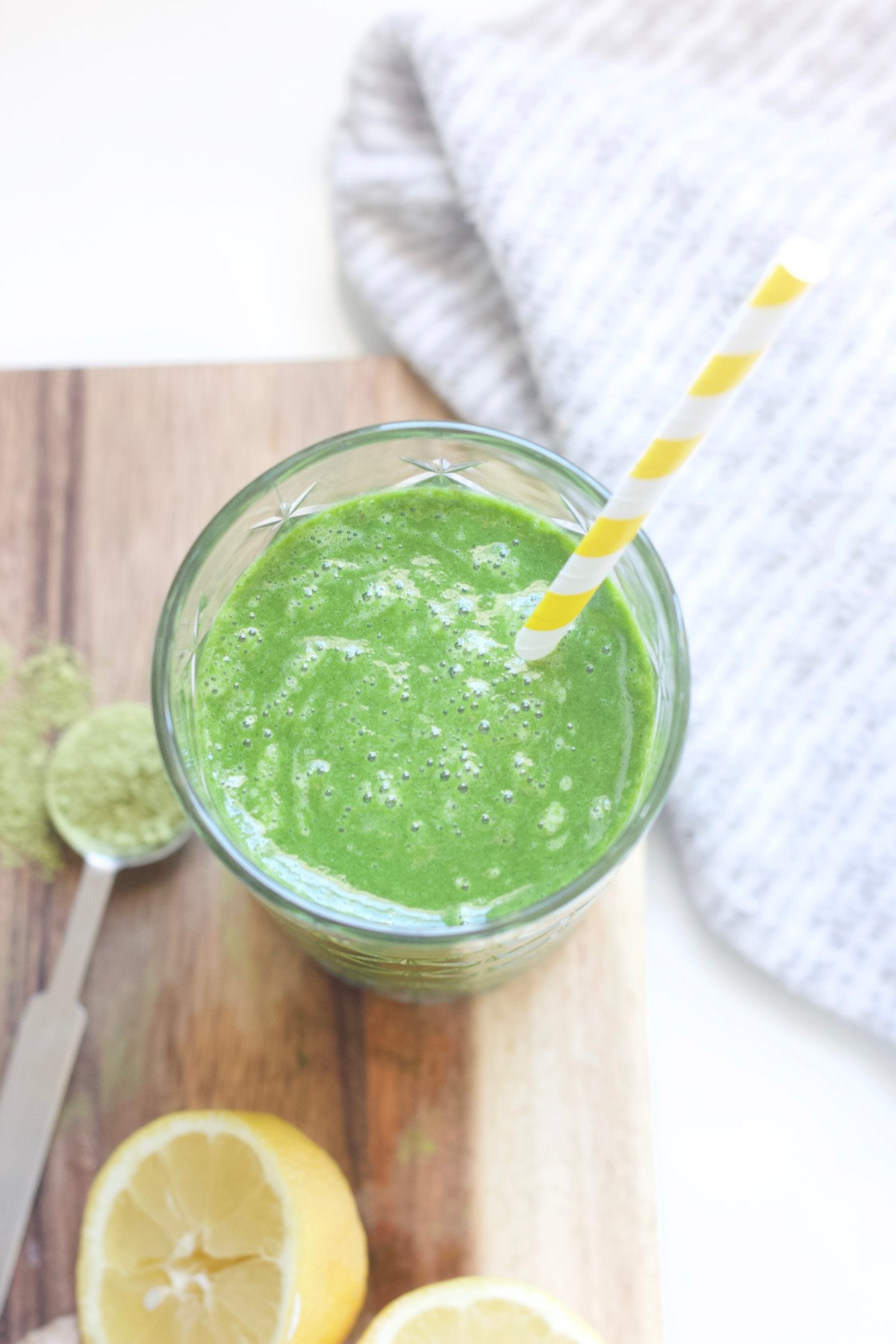 Green smoothie in a glass
